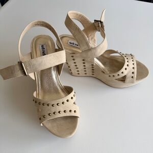 Not Rated Compass Sandal studded cream size 8